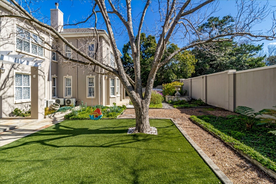 5 Bedroom Property for Sale in Golden Acre Western Cape